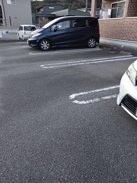 フィール　グラッドＢ（102） 駐車場