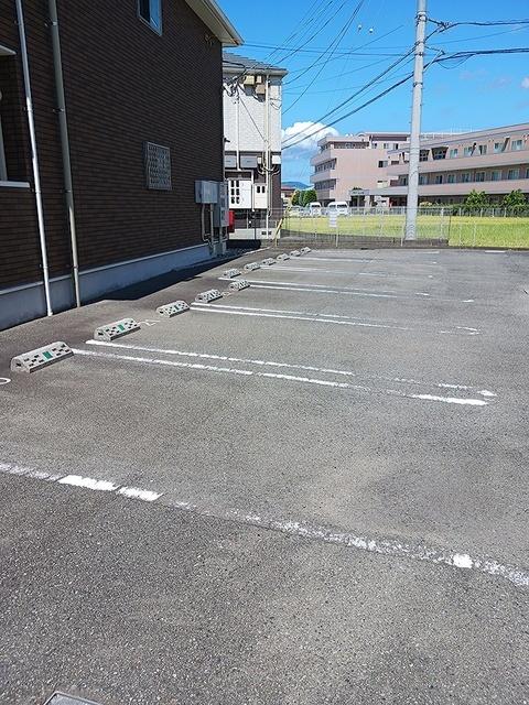 クラール名東イースト　Ｃ（201） 駐車場