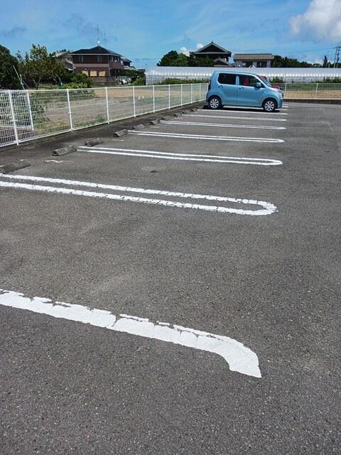 モン・エトワール（203） 駐車場