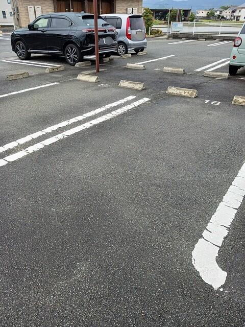 グラン　ベルジュ　Ａ（102） 駐車場