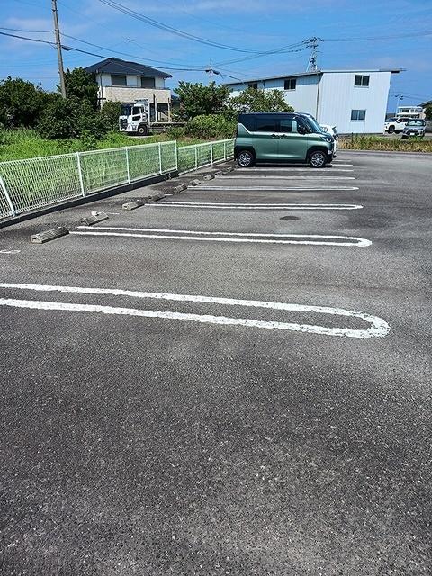 アルカンシエル（205） 駐車場