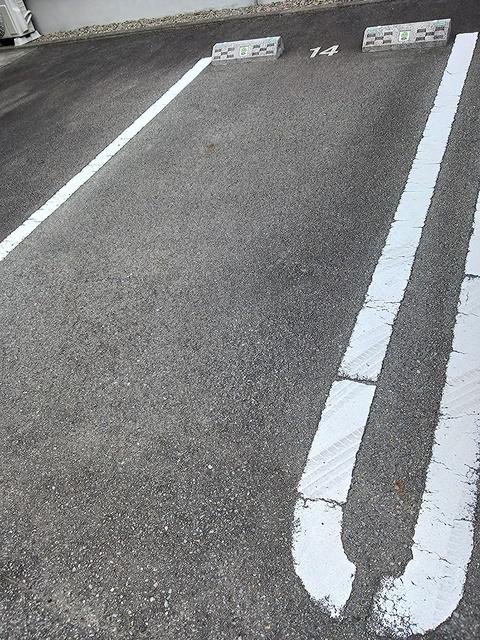 ルーベル鴨島Ｂ（203） 駐車場