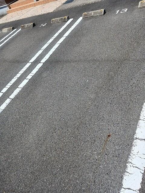 コッティ　クワハラⅠ（205） 駐車場