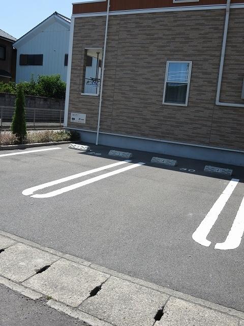 コンフォール矢三　Ｃ（203） 駐車場