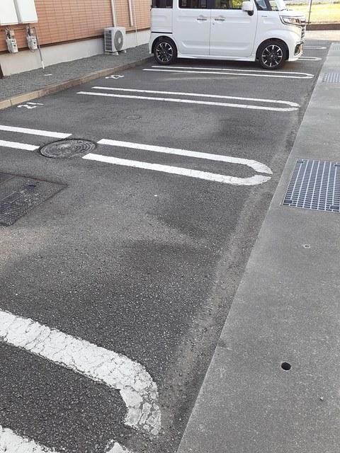 セレブリティ　Ｃ（102） 駐車場