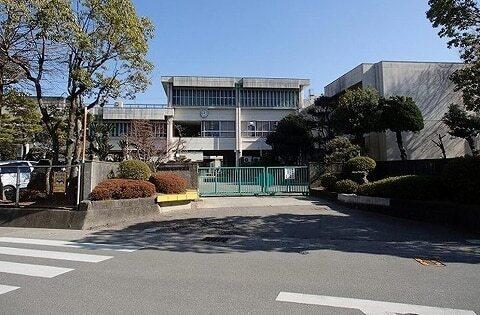 八万南小学校：1400m