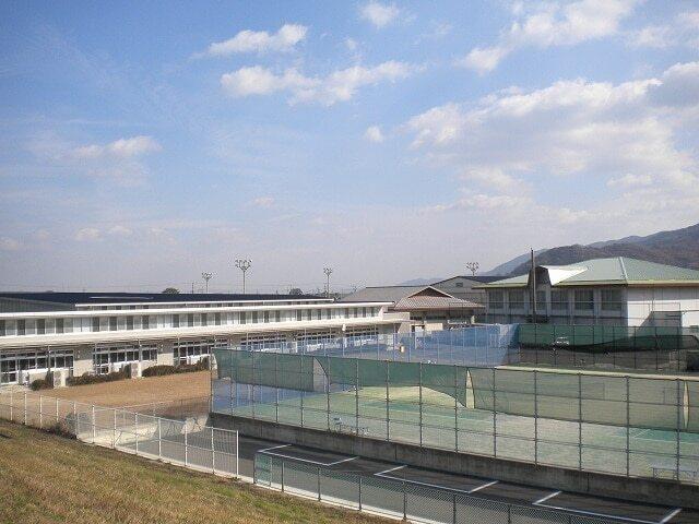 山川中学校：2600m