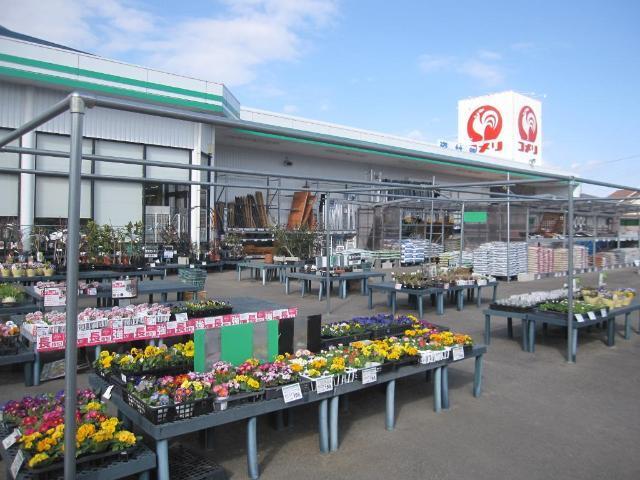 コメリハード＆グリーン見能林店：237m
