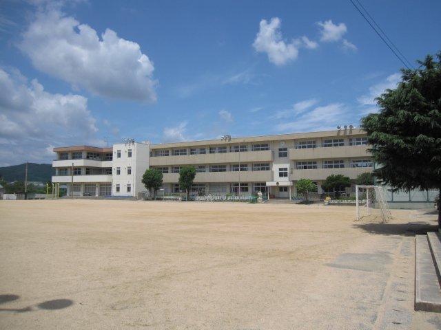 徳島市立大松小学校：788m