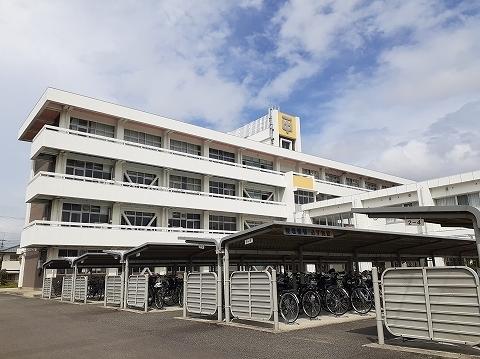 吉野川市立鴨島第一中学校：800m