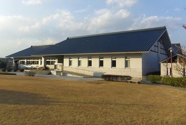 那賀川図書館：800m