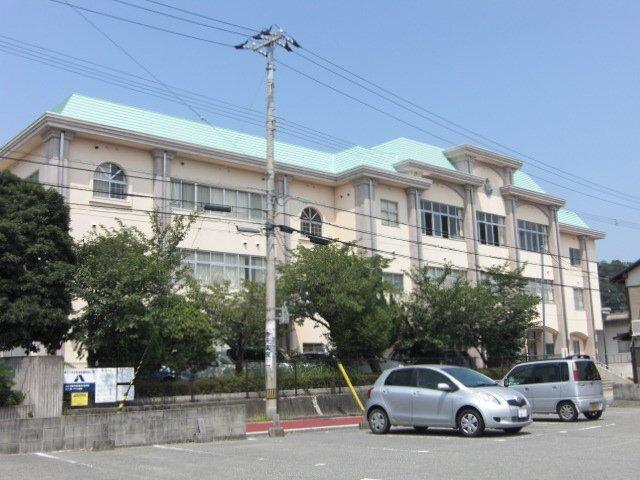 徳島市立津田小学校：963m