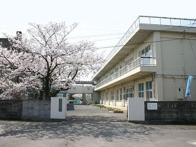 千代小学校：800m