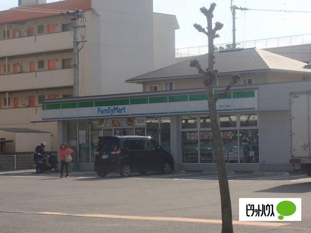 ファミリーマート住吉三丁目店：483m