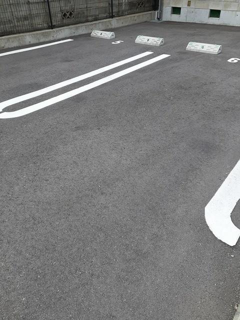 グランクリュ佐古　ＷＥＳＴ（105） 駐車場
