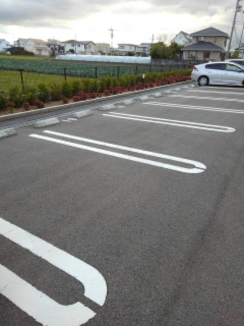 グランデ　成長　Ｂ（101） 駐車場