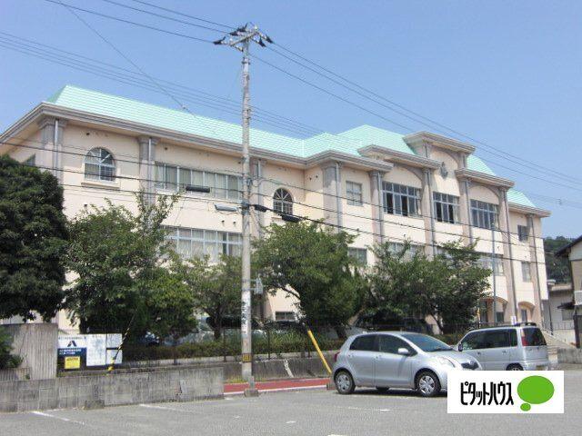 徳島市立津田小学校：987m