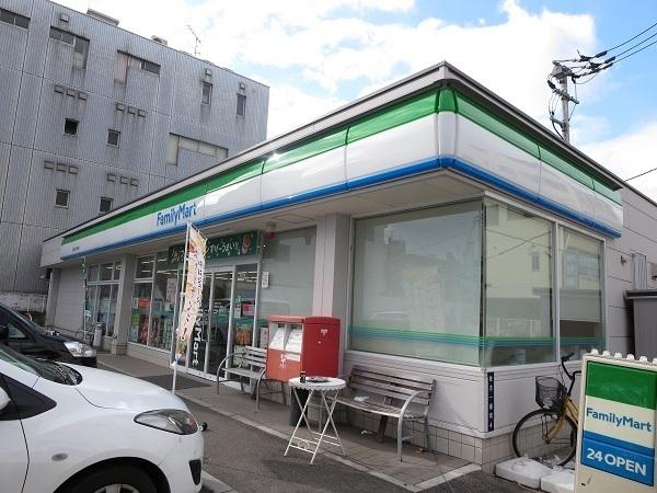 ファミリーマートさん：280m