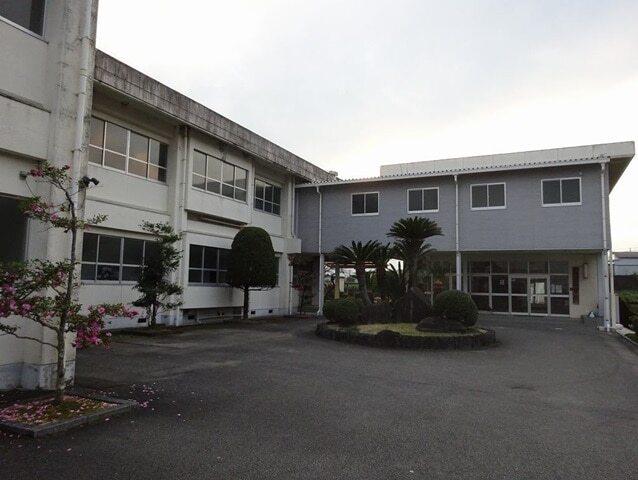 足代小学校：190m