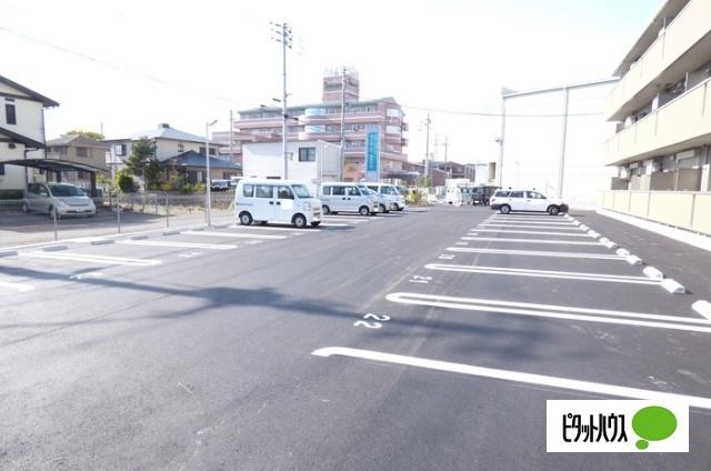 キャトルセゾン（303） 駐車場