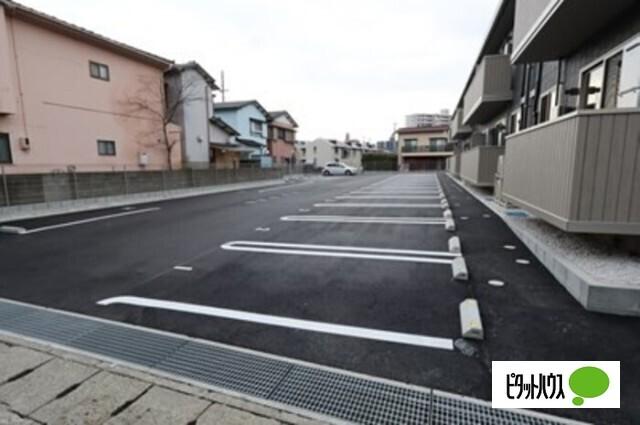 オリエンタルコート南田宮（205） 駐車場