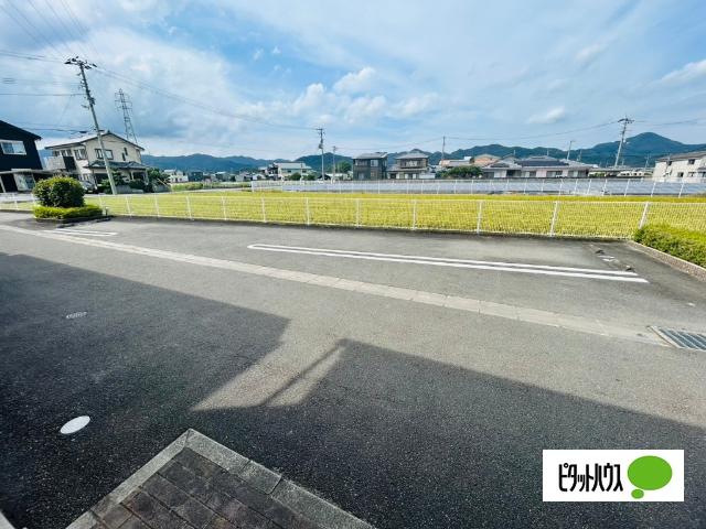 ルイ・メゾンＫ　Ⅰ（205） 駐車場