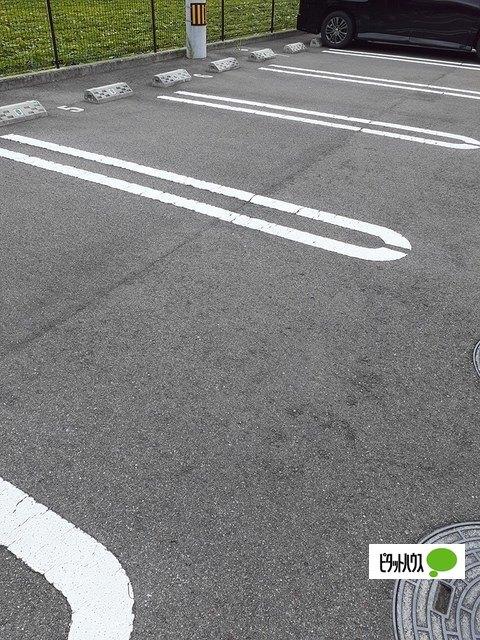 ポワールⅡ（202） 駐車場