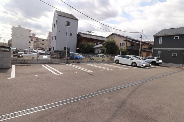グリーンリバティー新蔵（202） 駐車場