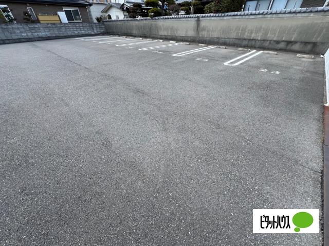 ココクリスタル松茂（203） 駐車場