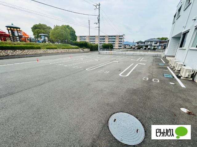 LiveStyle8A（102） 駐車場