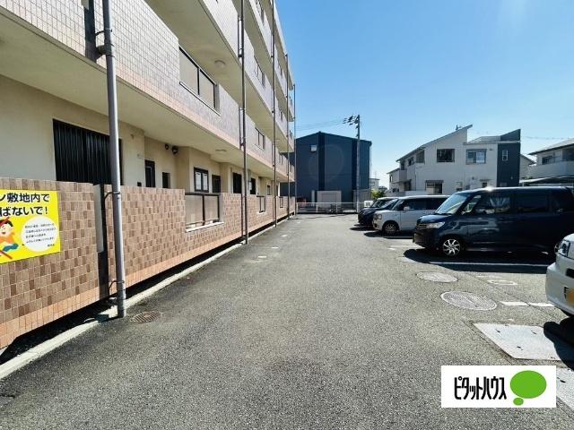 ハーブメゾン賀好（305） 駐車場