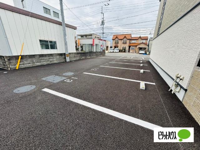 EVER GREEN（106） 駐車場