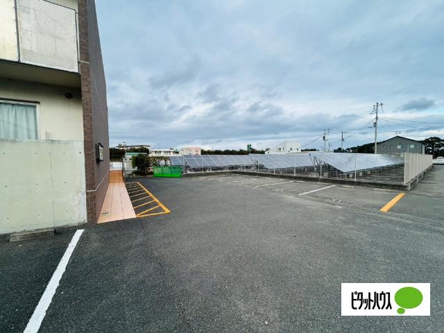 プレジデント川内（105） 駐車場