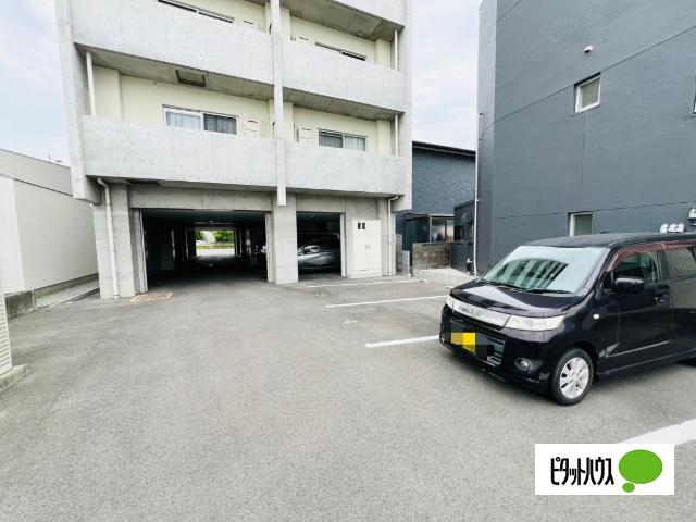 SUNNY SIDE COURT（601） 駐車場
