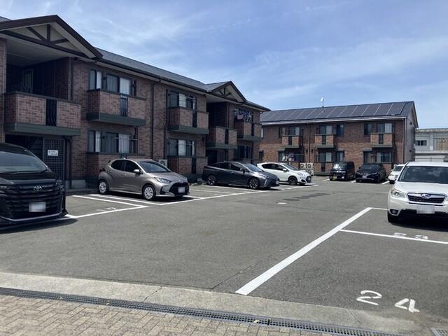 ルピナ　B棟（B105） 駐車場