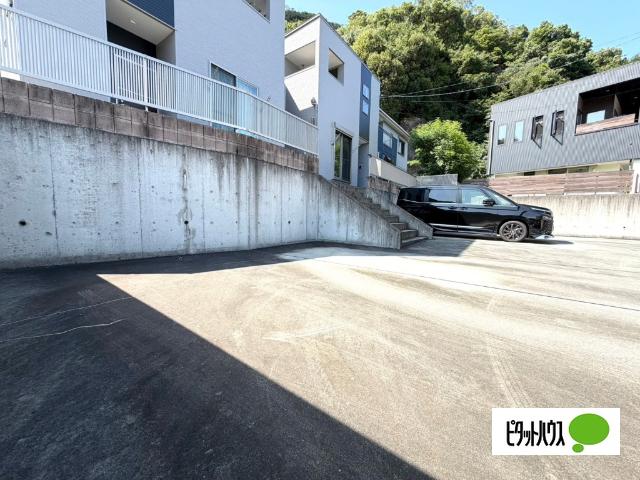 フィットセルエイト（B） 駐車場