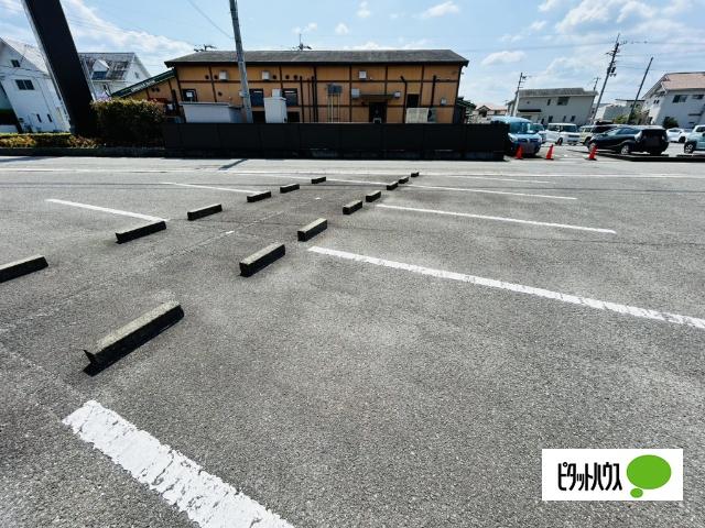 シャーメゾン（107） 駐車場
