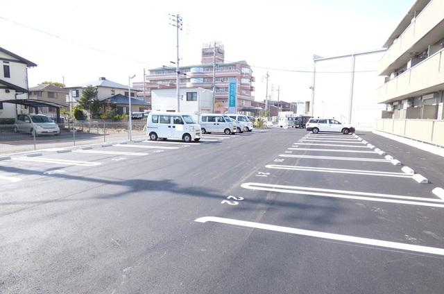 キャトルセゾン（205） 駐車場