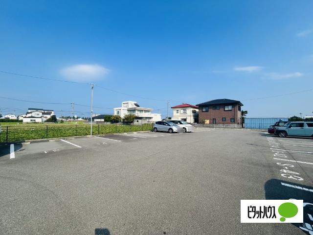 リッチde川内Ⅲ（604） 駐車場