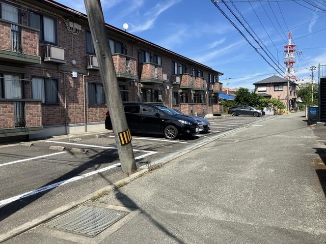 サンライズ（105） 駐車場