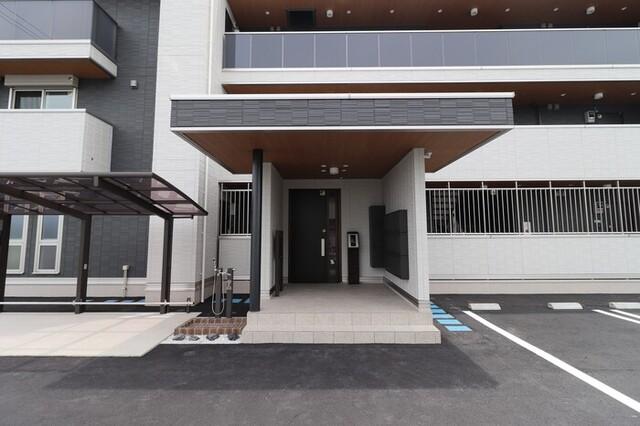 ヴェルチュ南庄町（303） エントランス