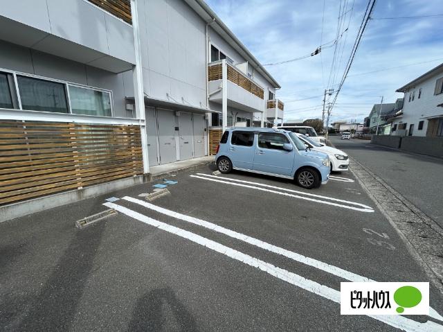 ピース・ドエル　Ｂ棟（105） 駐車場