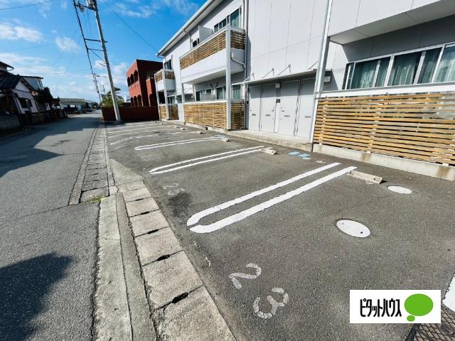 ピース・ドエル　Ｂ棟（105） 駐車場