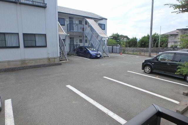 リバーサイド幸泉　1棟（121） 駐車場