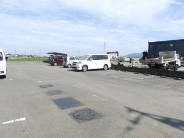 ファミール千鳥ヶ浜（102） 駐車場