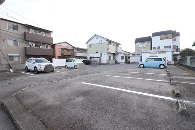ハイツ夷山（202） 駐車場
