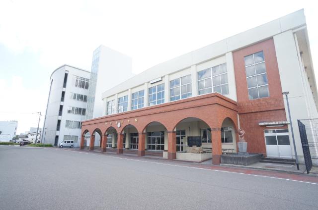 福井市立明道中学校：667m