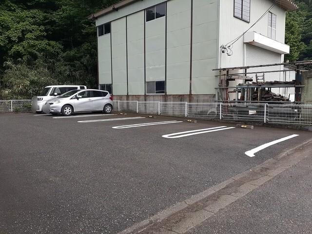 セシル（102） 駐車場