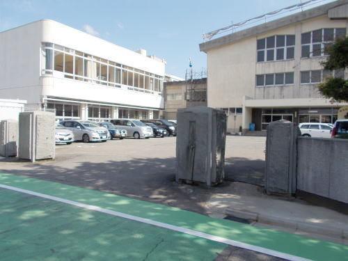明倫中学校：750m