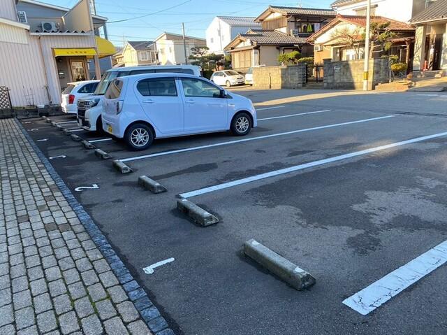 カーサ・ビアンカ（103） 駐車場